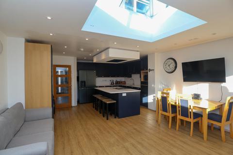 3 bedroom semi-detached house for sale, The Crossways, Coulsdon