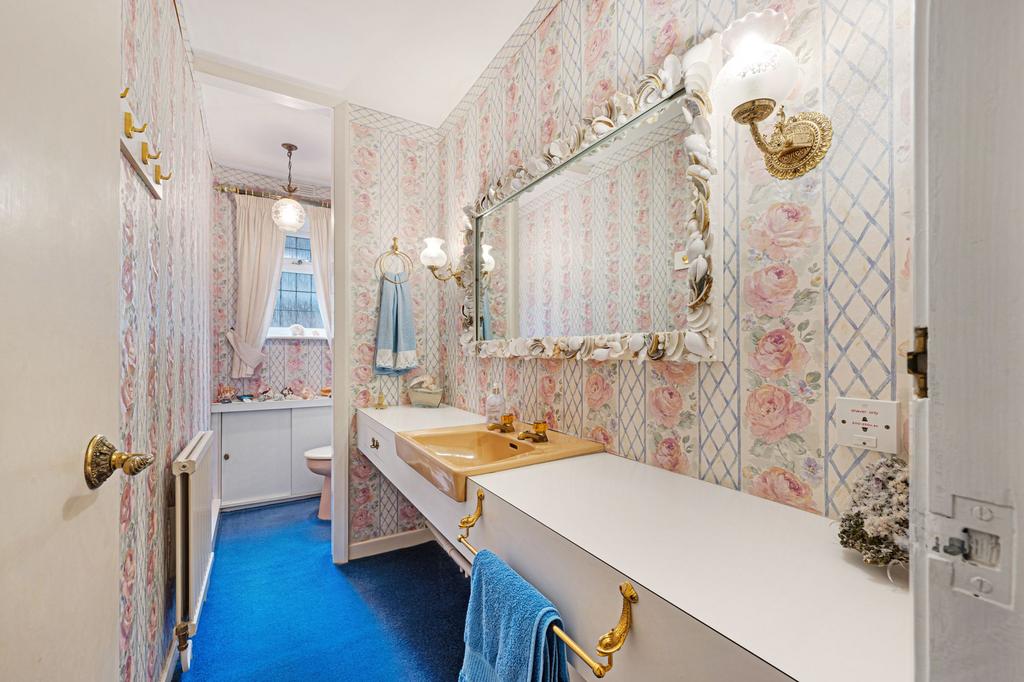 Cloak Room / WC