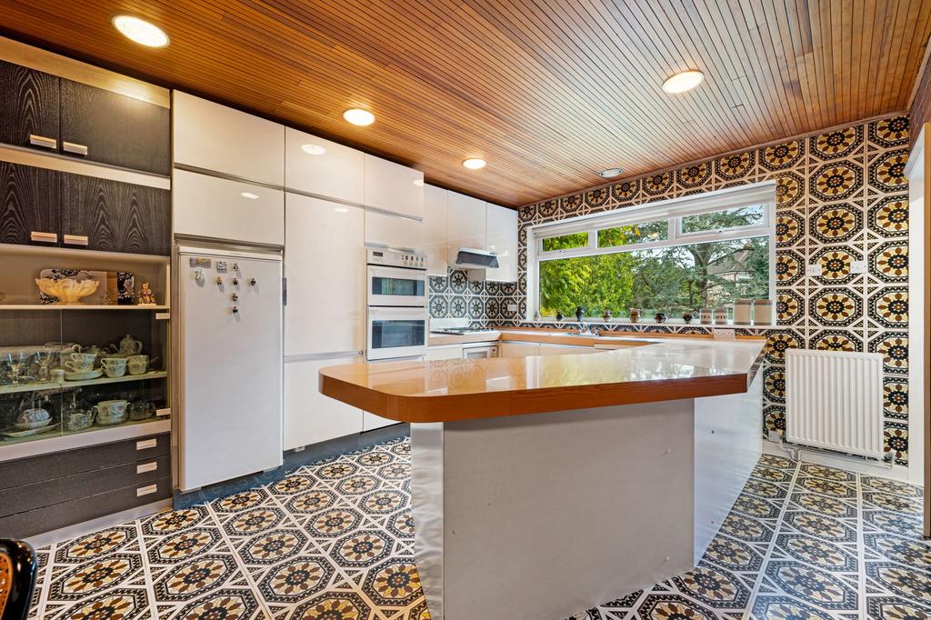 Kitchen with breakfast bar and room to dine