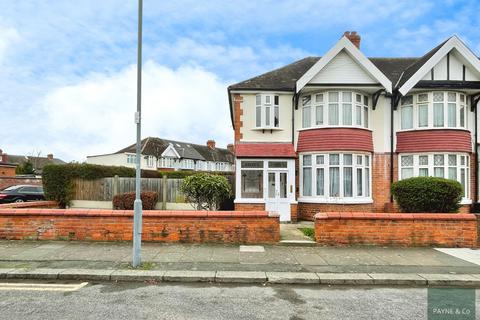 3 bedroom end of terrace house for sale, Ashburton Avenue, Ilford, IG3