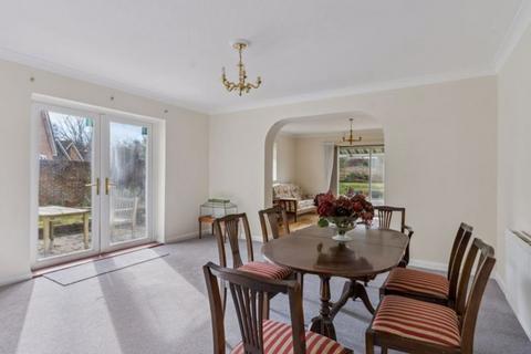 4 bedroom bungalow for sale, Oakway, Studham, LU6