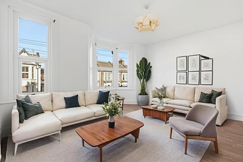 1 bedroom flat for sale, London E11