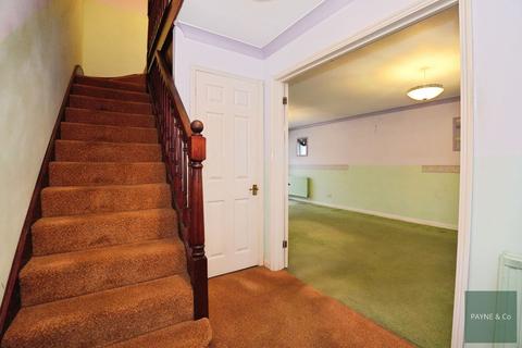 3 bedroom semi-detached house for sale, Wards Road, Ilford, IG2