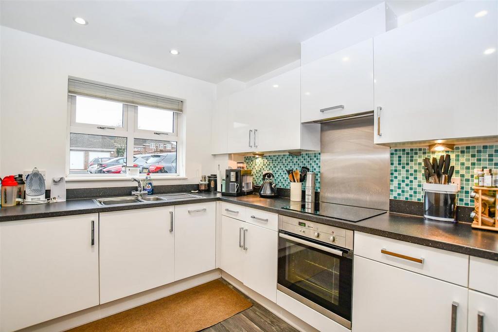 Kitchen 1.jpg