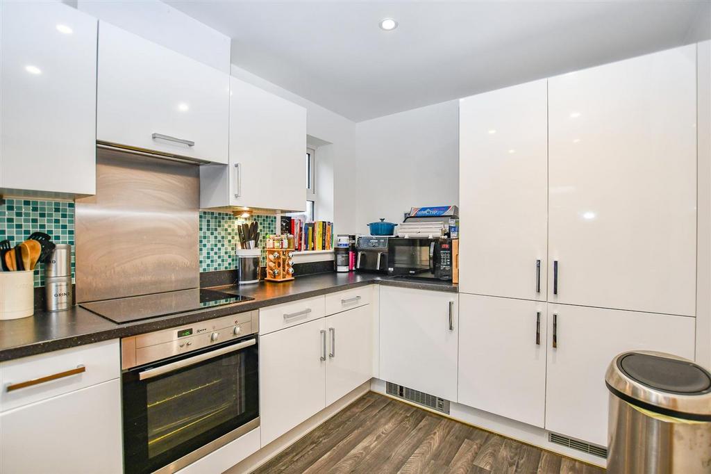 Kitchen 2.jpg