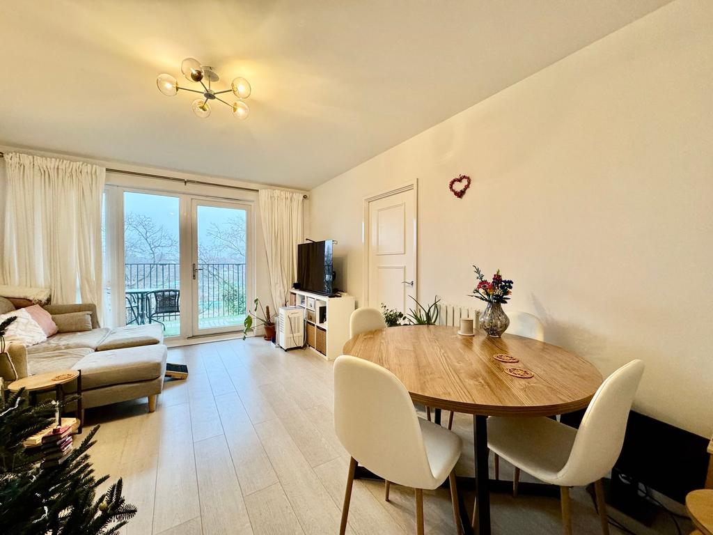 Lounge/dining area