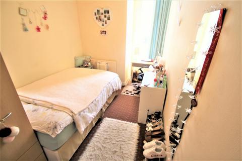 2 bedroom flat to rent, North Hill Road, Leeds LS6