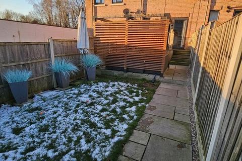 3 bedroom house to rent, Rainsough Brow, Manchester, M25