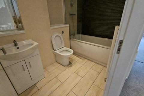 3 bedroom house to rent, Rainsough Brow, Manchester, M25