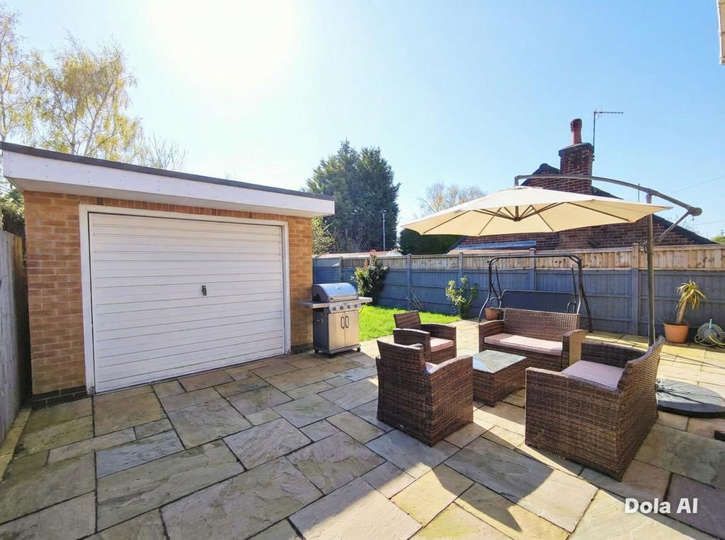 Detached garage/garden(Digitally enhanced)