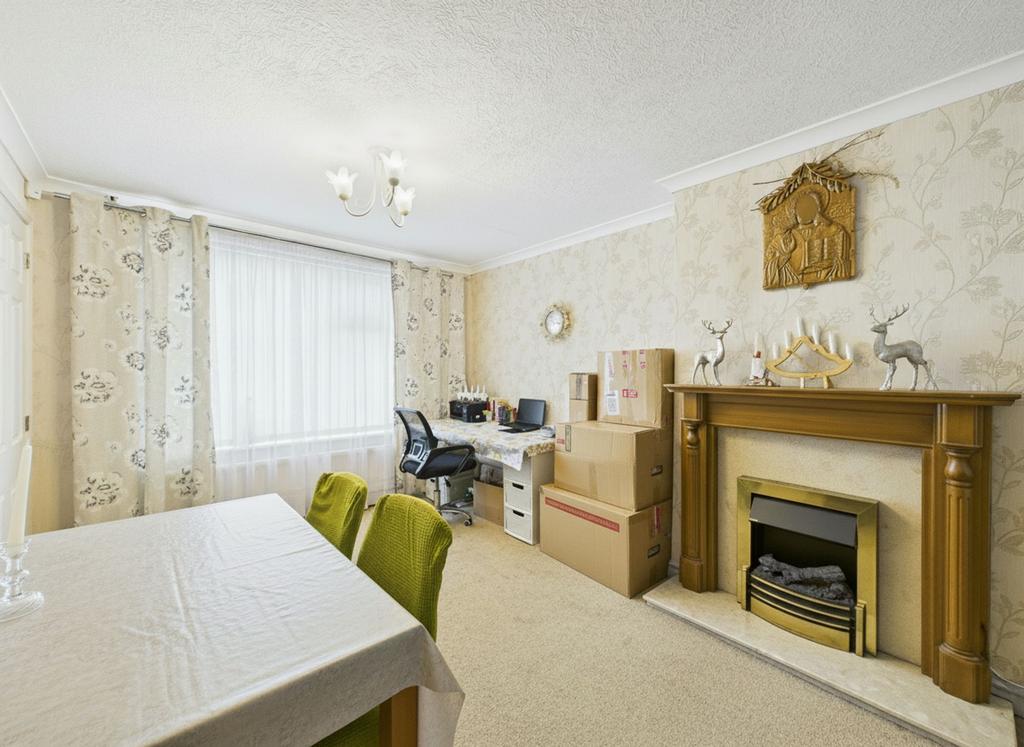 Lounge/Dining Room
