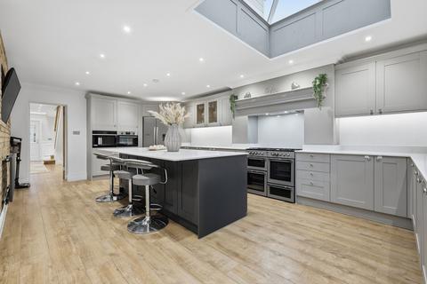 5 bedroom detached house for sale, Hatch Road, Pilgrims Hatch, CM15