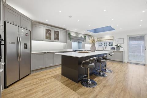 5 bedroom detached house for sale, Hatch Road, Pilgrims Hatch, CM15