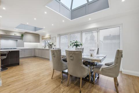 5 bedroom detached house for sale, Hatch Road, Pilgrims Hatch, CM15