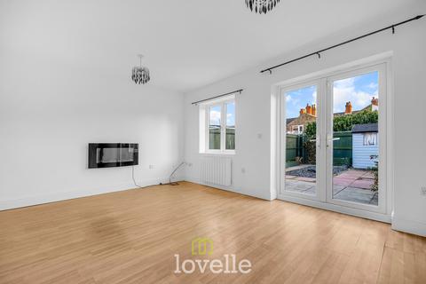 3 bedroom townhouse for sale, Saunby Grove , Cleethorpes DN35