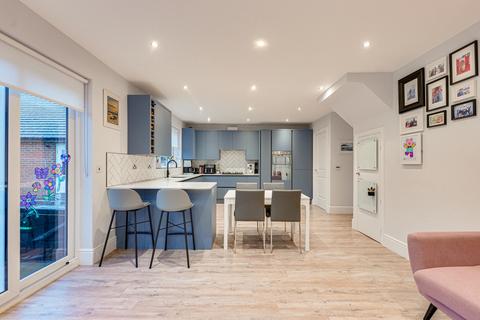 4 bedroom detached house for sale, Rose Street, Benfleet, SS7
