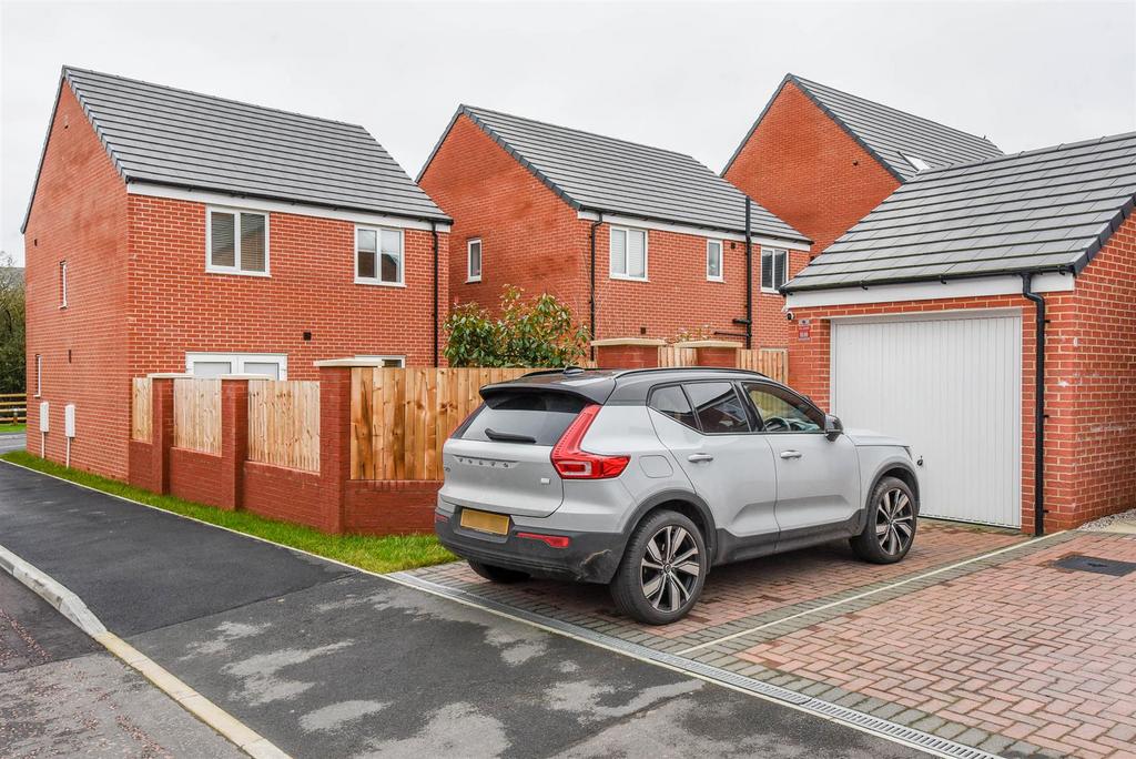 Driveway/Garage