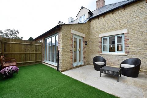 3 bedroom semi-detached house for sale, Cirencester town