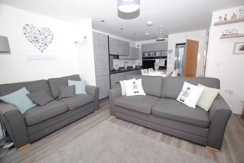 2 bedroom house to rent, Canyon Meadow, Worksop