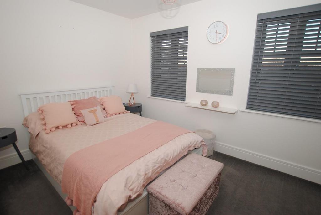 Bed 2.jpg