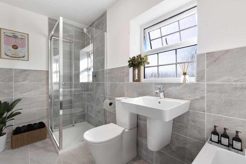Bishop Gardens Bathroom 297 (1).jpg