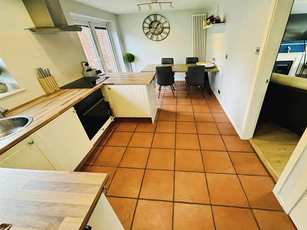 Kitchen...jpg