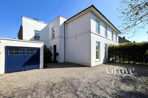 4 bedroom semi-detached house for sale, Chester Road North, Kidderminster