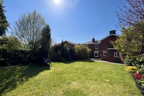 4 bedroom semi-detached house for sale, Chester Road North, Kidderminster
