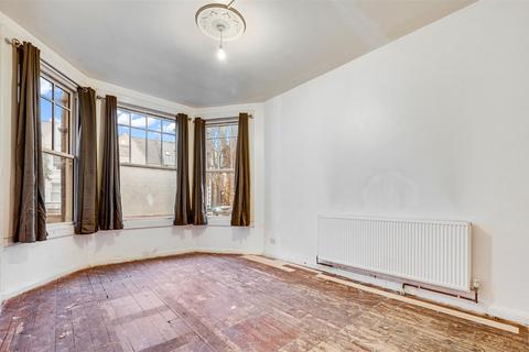 3 bedroom maisonette for sale, Walm Lane, London