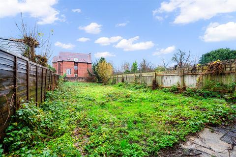 3 bedroom maisonette for sale, Walm Lane, London