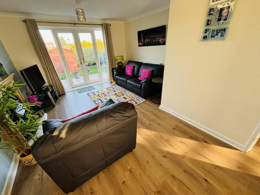 Living Room...jpg