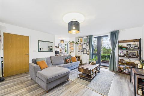 1 bedroom flat for sale, Iron Railway Close, Coulsdon CR5