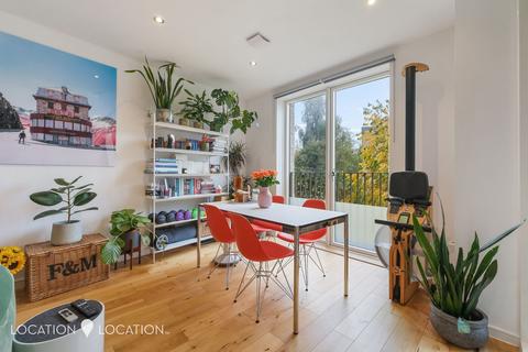 1 bedroom flat for sale, Murrain Road, Kimpton Court, N4