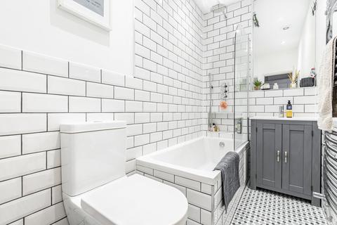 1 bedroom flat to rent, Falcon Road, London, SW11