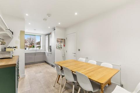 3 bedroom flat for sale, Manet Gardens, London, W3