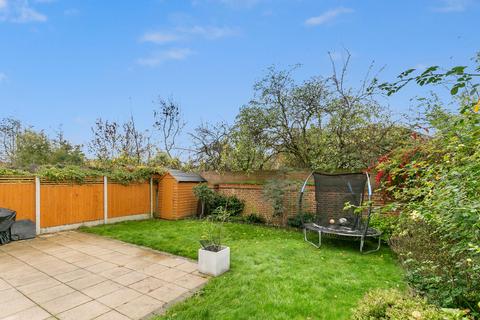 3 bedroom flat for sale, Manet Gardens, London, W3