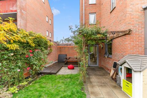 3 bedroom flat for sale, Manet Gardens, London, W3