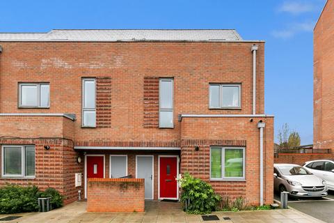 3 bedroom flat for sale, Manet Gardens, London, W3