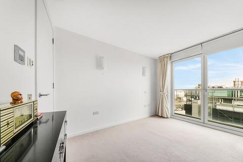 2 bedroom flat to rent, New Providence Wharf, Fairmont Avenue, Nr Canary Wharf, London, E14