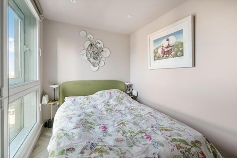 2 bedroom flat to rent, Wharfside Point South, Prestons Road, London, E14.
