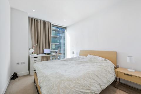 2 bedroom flat to rent, Landmark East Tower, Marsh Wall, Nr Canary Wharf, London, E14