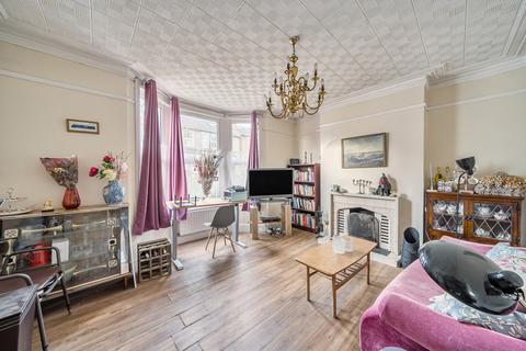 4 bedroom end of terrace house for sale, Salehurst Road, London