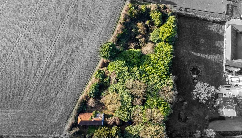 Approx One Acre Grounds