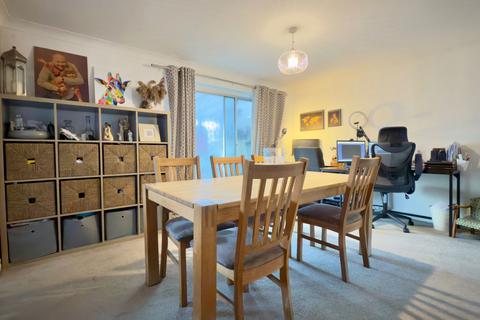 3 bedroom semi-detached house for sale, Lonsdale Drive, Gillingham ME8