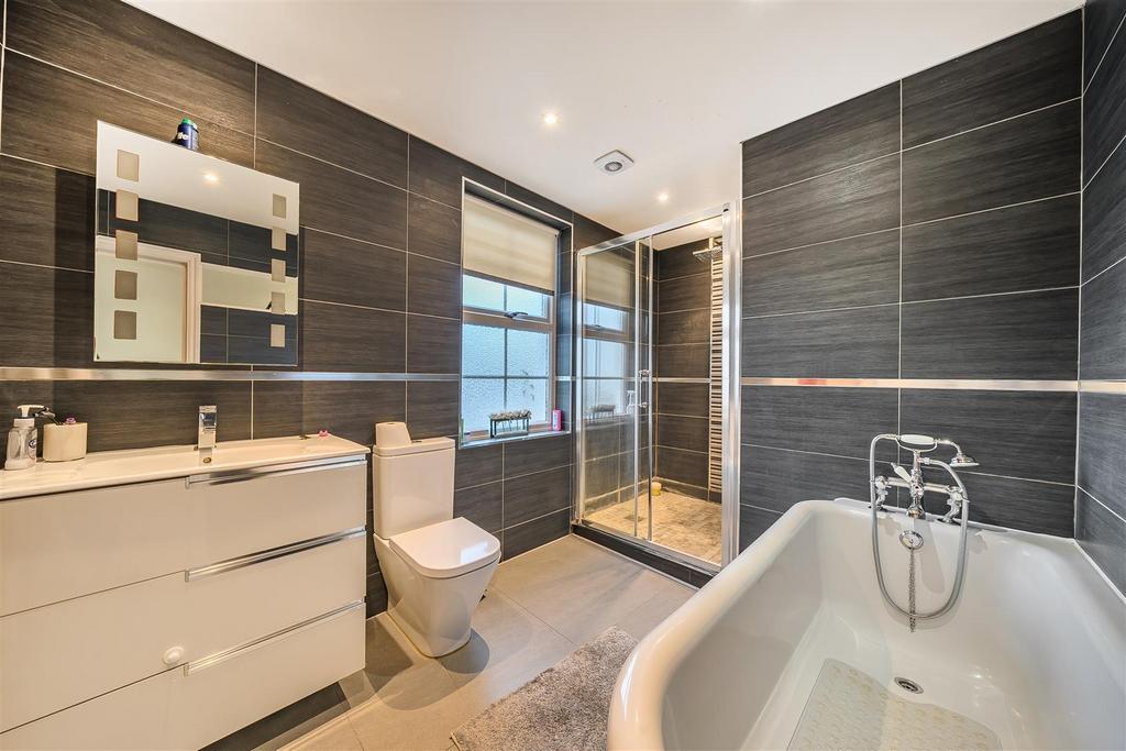 Family Bathroom: