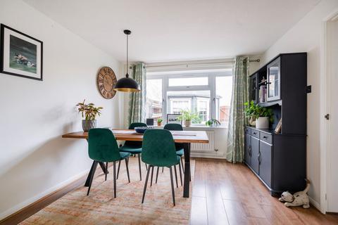4 bedroom end of terrace house for sale, Ormesby Road, Badersfield