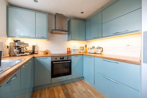 4 bedroom end of terrace house for sale, Ormesby Road, Badersfield