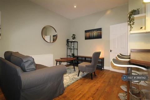 2 bedroom terraced house to rent, Woodside Place, Leeds, LS4