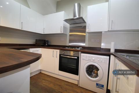 2 bedroom terraced house to rent, Woodside Place, Leeds, LS4