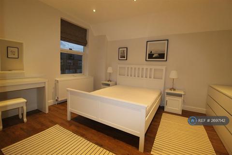 2 bedroom terraced house to rent, Woodside Place, Leeds, LS4